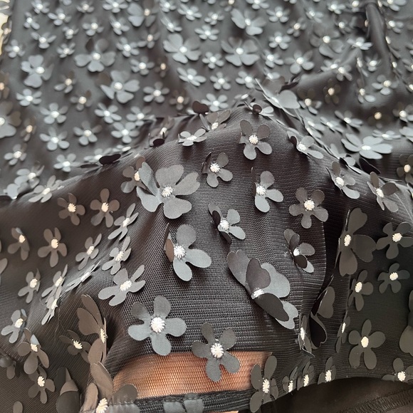 KARL LAGERFELD Paris Women’s Lace 3D Flower Appliques Sleeveless Shift Dress 🖤 - Picture 6 of 17